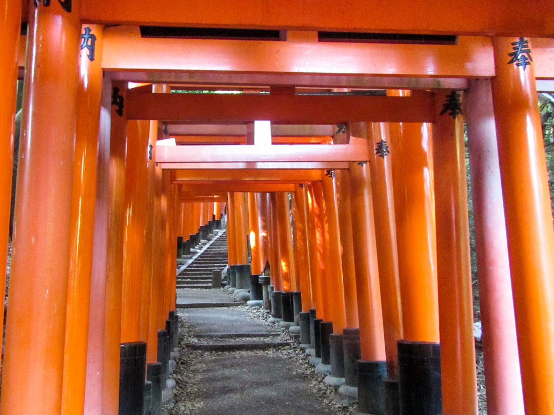 Inari pyhäkkö Kiotossa Japanissa