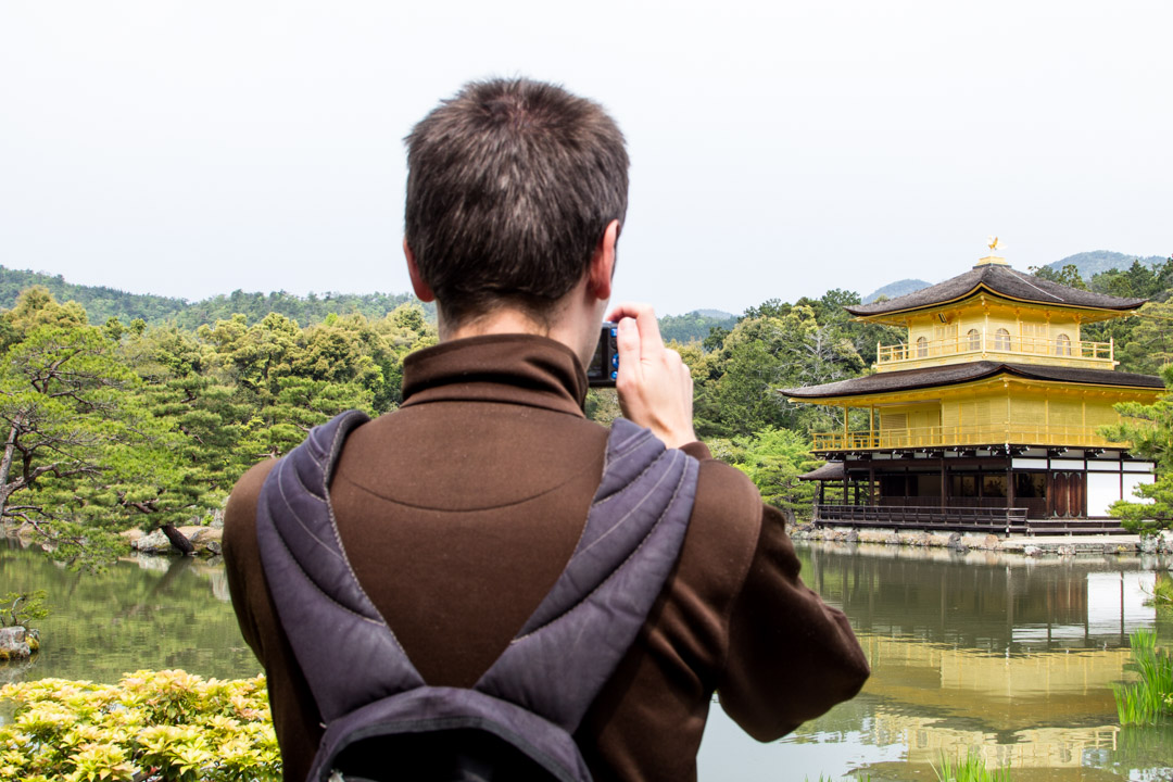 Kinkaku-ji temppeli eli Kultainen paviljonki Kiotossa Japanissa