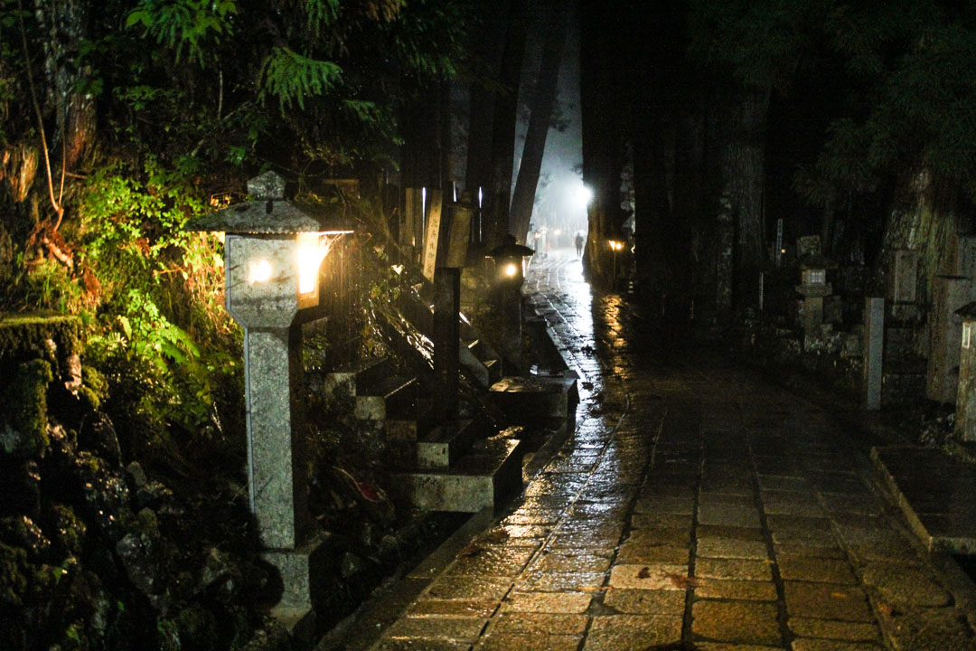 Japanin suurin hautausmaa, Koyasan Japani