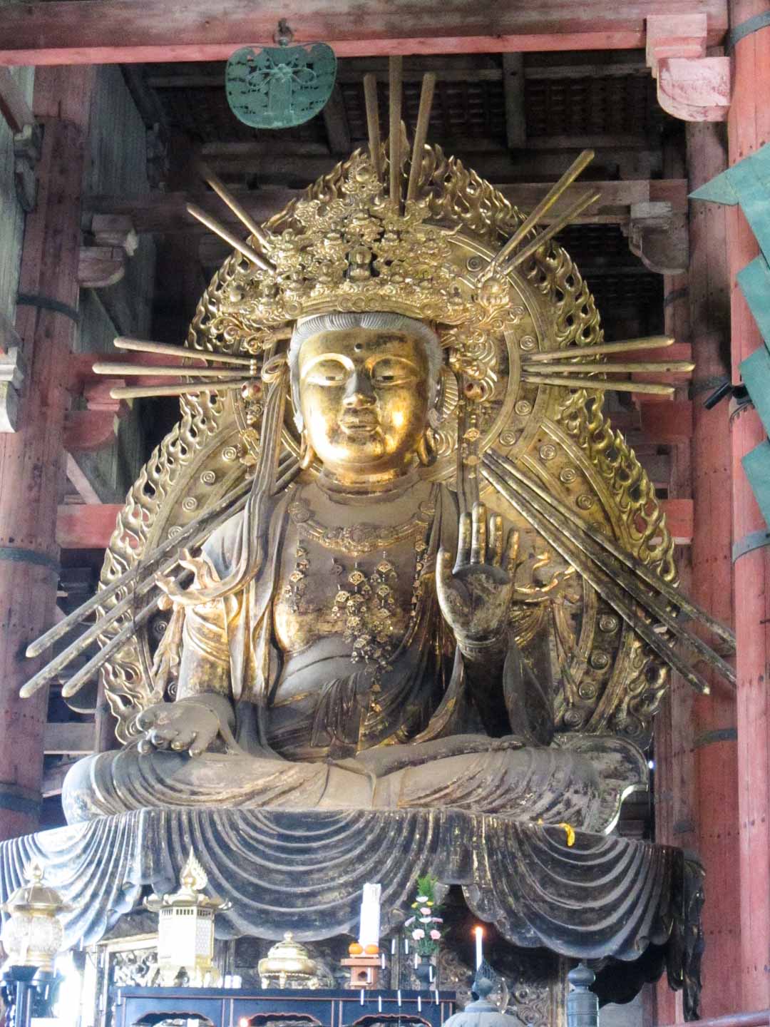 buddha Todai-ji temppelissä Narassa Japanissa