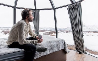 Lasi-iglu Nuorgamissa erämaan rauhassa