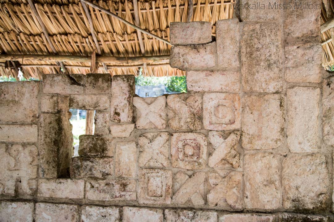 yksityiskohta Chichen Itzan maya-kaupungista