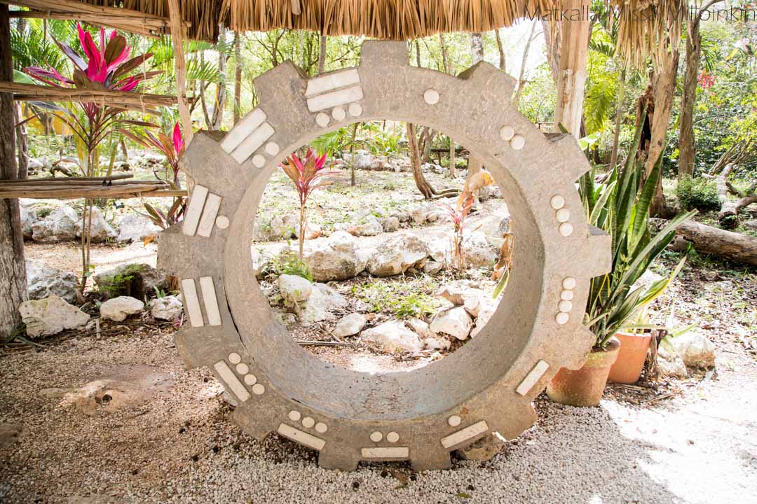 Yksityiskohta mayamuseosta cenote Hubikulla Meksikossa