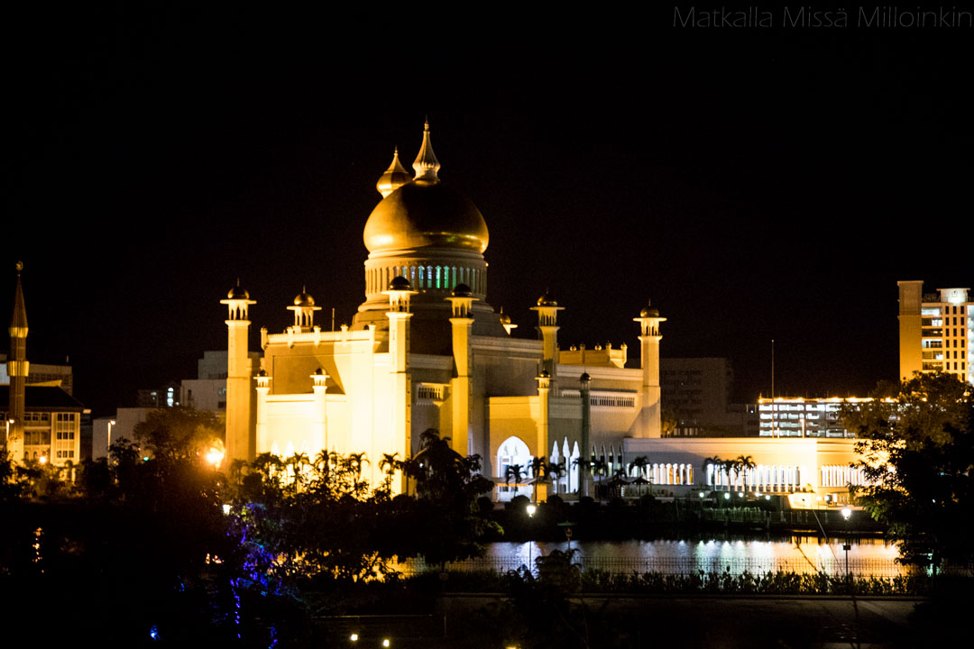 moskeija Omar Ali Saifuddien, Brunein nähtävyydet