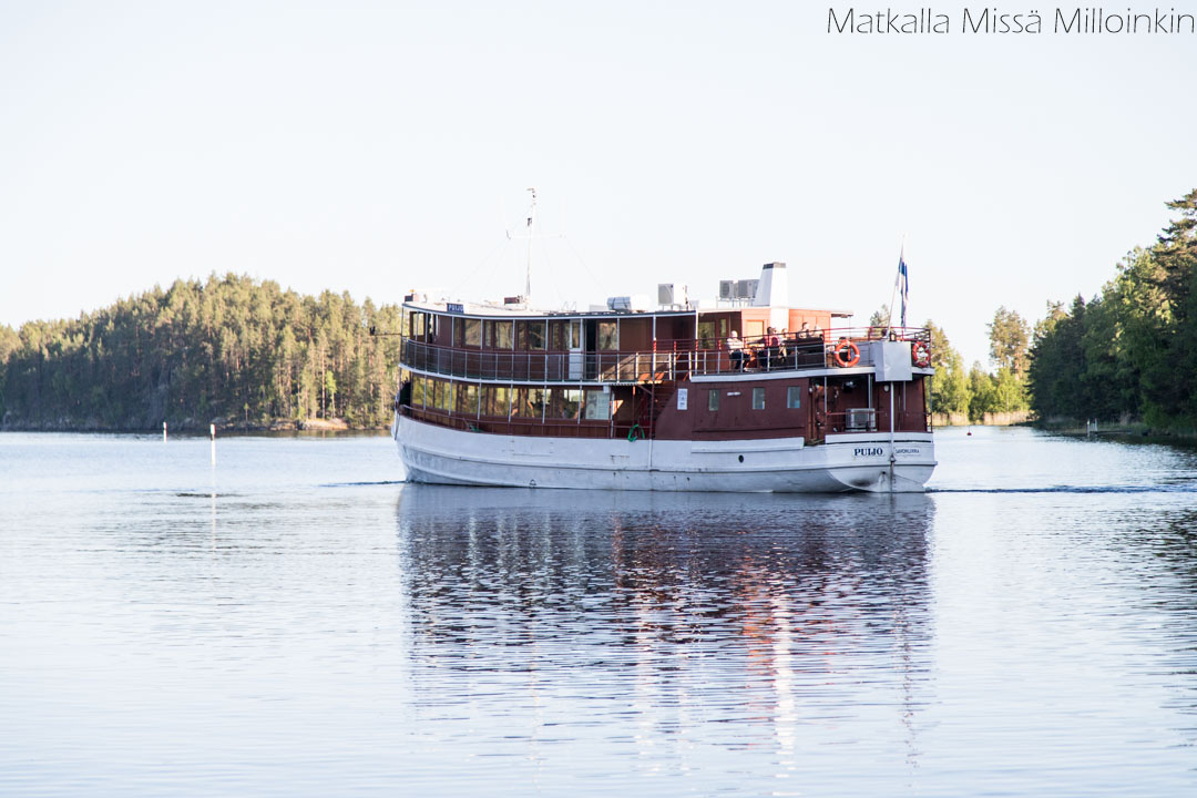 Puijo-laiva matkalla Järvisydämestä Linnansaaren kansallispuistoon