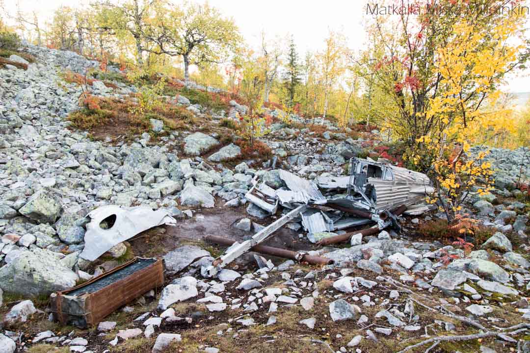 Moloslaen kierros, Pallas-Yllästunturin kansallispuisto-14 sota-aikaisen lentokoneen osia Moloslaen kierroksella