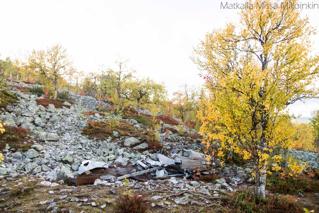 Moloslaen kierros, Pallas-Yllästunturin kansallispuisto-15 sota-aikaisen lentokoneen osia Moloslaen kierroksella