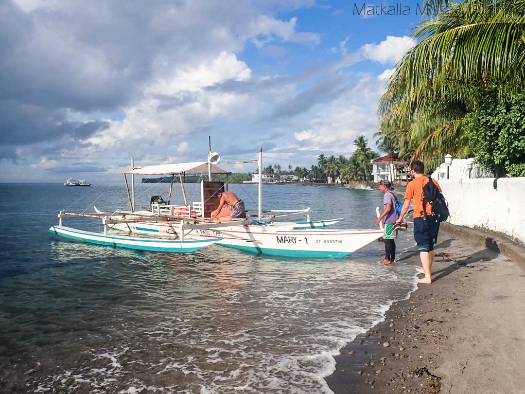venekyyti Apo-saarelle Filippiineillä