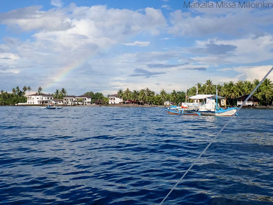 venekyyti Apo-saarelle Filippiineillä