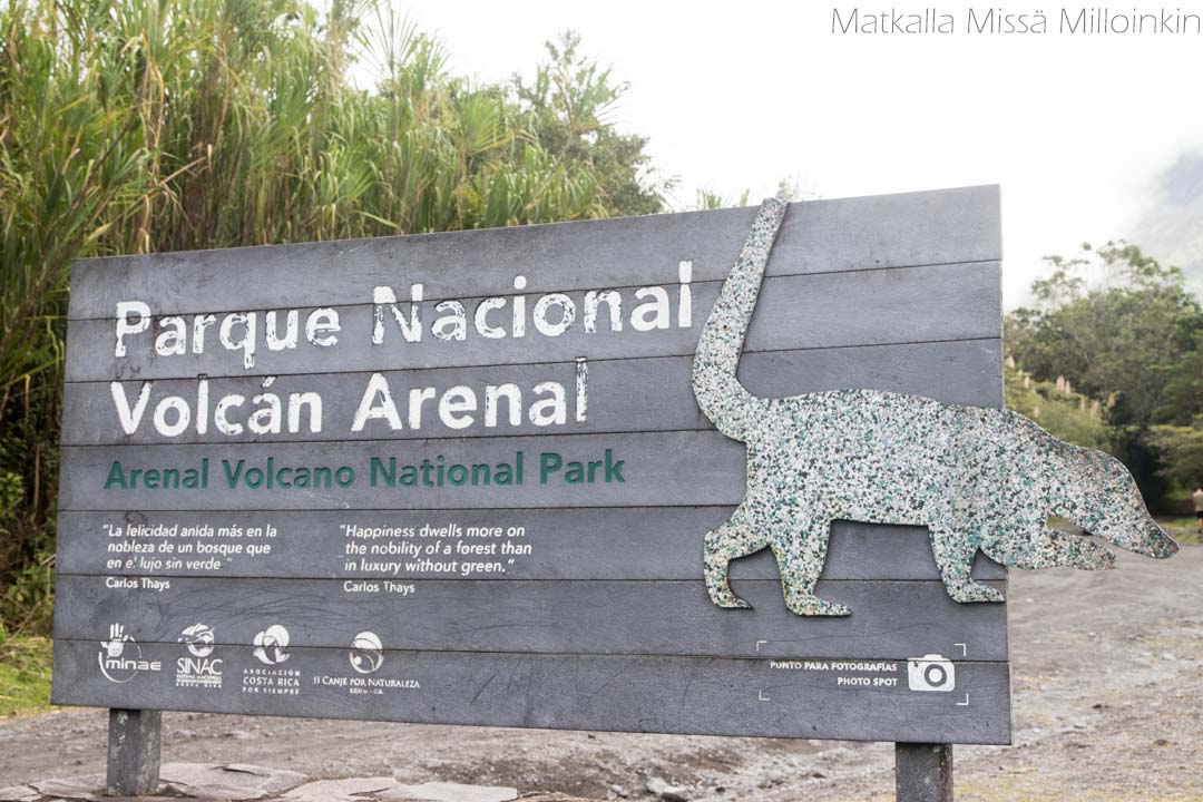 Arenal-tulivuoren kansallispuiston kyltti, Costa Rica