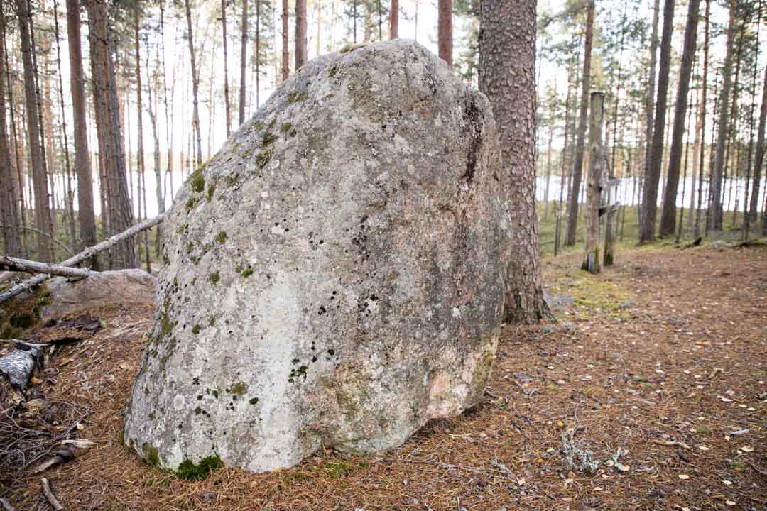 Komion luonnonsuojelualue, siirtolohkare